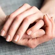 Prirodne metode: Znamo kako skinuti trajni lak s noktiju bez acetona