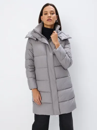 Duge puffer jakne: Must-have komad za hladne zimske dane