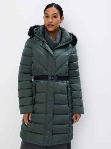Duge puffer jakne: Must-have komad za hladne zimske dane
