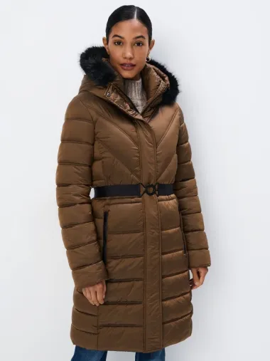 Duge puffer jakne: Must-have komad za hladne zimske dane