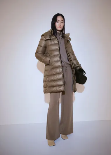 Duge puffer jakne: Must-have komad za hladne zimske dane