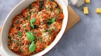 Odličan recept za zapečene mesne okruglice sa sirom u umaku