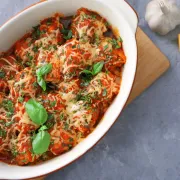 Odličan recept za zapečene mesne okruglice sa sirom u umaku