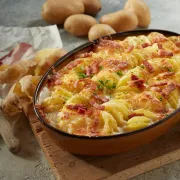 Okusi tradicije na tanjuru - složenac od kiselog kupusa, slanine i krumpira