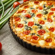 Recept za ukusni quiche od rajčica, feta sira i špinata