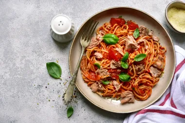 Brzi recept - tjestenina s tunom u umaku od rajčica i kapara