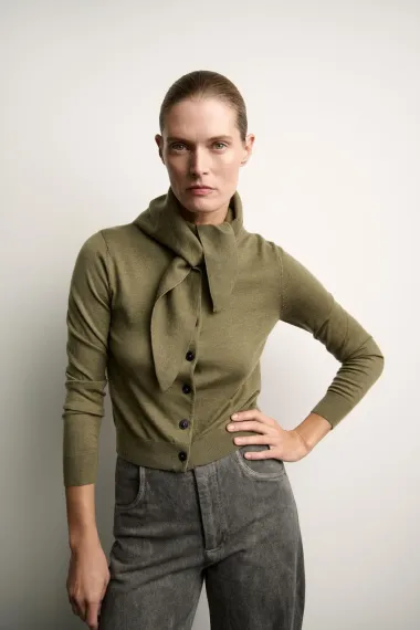Komadi sa šalom osvojili su modnu scenu - donosimo najšarmantnije modele