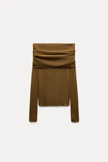 Spoj pletiva i golih ramena: Ženstveni modni trend koji dominira kolekcijama