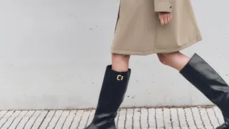 Crne ravne čizme su neizostavan dio garderobe, a ovo su najljepši modeli