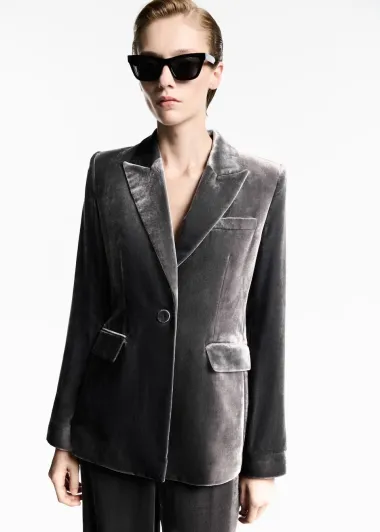 Baršun ove zime izgleda bolje nego ikad – Mango i Zara imaju prekrasne modele