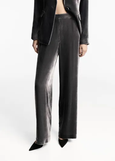 Baršun ove zime izgleda bolje nego ikad – Mango i Zara imaju prekrasne modele