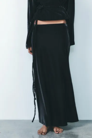 Baršun ove zime izgleda bolje nego ikad – Mango i Zara imaju prekrasne modele