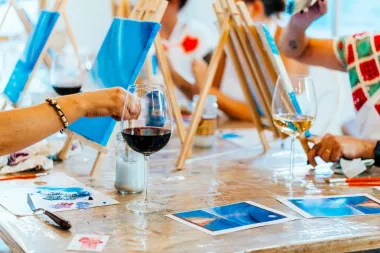 Kreativno opuštanje uz čašu vina? Evo gdje otići na Paint & Wine u Zagrebu