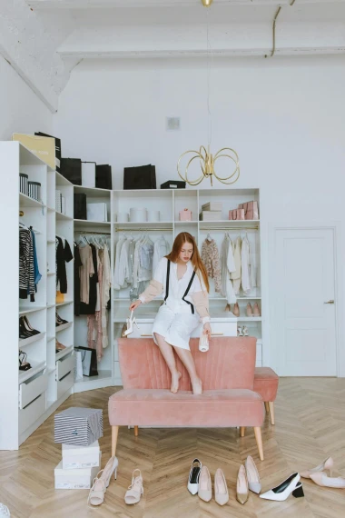 Vodič za organizaciju garderobe: Kako složiti ormar koji funkcionira