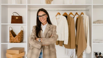 Vodič za organizaciju garderobe: Kako složiti ormar koji funkcionira