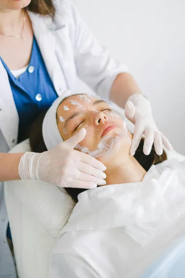 Njega kože u 2025. godini: Trendovi koji će preoblikovati beauty svijet