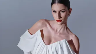 Saten, velike mašne i perje - eNVy room bridal kolekcija san je svake mladenke