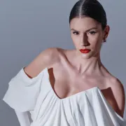 Saten, velike mašne i perje - eNVy room bridal kolekcija san je svake mladenke