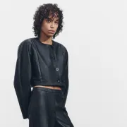 Kožni komadi sa sniženja koje ćeš moći nositi u prvim proljetnim danima