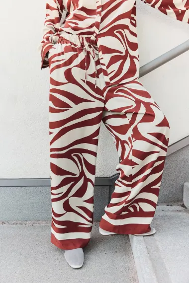 Zašto su široke hlače must-have komad u garderobi?