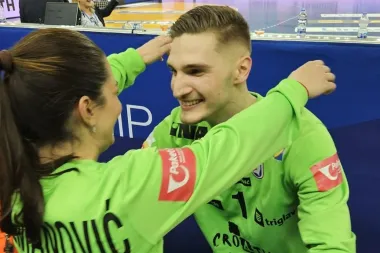 Utakmica za pamćenje: Najljepši zagrljaj Kuzmanovića i njegove Kim razgalio je naša srca