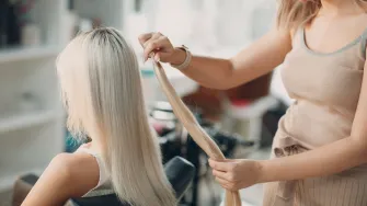 Razmišljaš o ugradnji ekstenzija u kosu? Ove stvari bi trebala znati