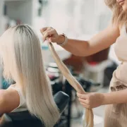 Razmišljaš o ugradnji ekstenzija u kosu? Ove stvari bi trebala znati