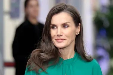 Kraljica Letizia u jednostavnim salonkama koje izdužuju figuru