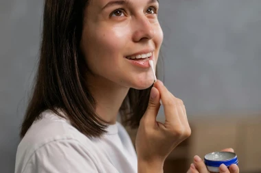 Kako se rije&scaron;iti ispucalih usana: Prirodni lijekovi koji stvarno djeluju