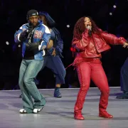 Super Bowl obilježio nastup hip hop zvijezde, ni slavni nisu propustili najveći američki sportski događaj