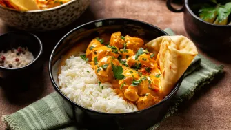 Egzotika na tanjuru: Recept za kremasti pileći curry s indijskim oraščićima