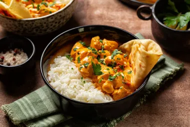 Egzotika na tanjuru: Recept za kremasti pileći curry s indijskim oraščićima