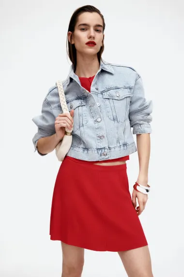 Crvena je i dalje IN – pronašli smo chic modele za proljetne dane