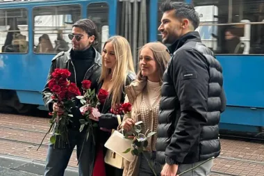 Dva Gospodina Savršena dijelila su ruže u centru Zagrebu. Jesi li dobila crvenu ružu?