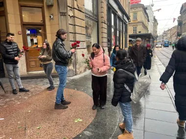 Dva Gospodina Savršena dijelila su ruže u centru Zagrebu. Jesi li dobila crvenu ružu?