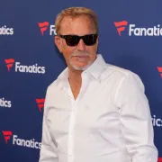 Kevin Costner u osmom desetljeću osvaja žene svojim ulogama i šarmom