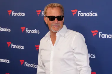 Kevin Costner u osmom desetljeću osvaja žene svojim ulogama i šarmom