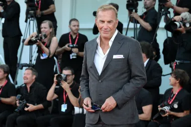 Kevin Costner u osmom desetljeću osvaja žene svojim ulogama i šarmom
