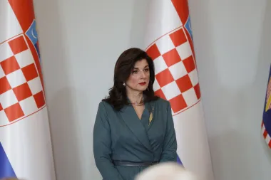 Sanja Musić Milanović na inauguraciji zablistala u elegantnoj strukiranoj haljini