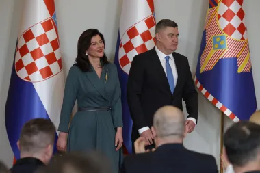 Sanja Musić Milanović na inauguraciji zablistala u elegantnoj strukiranoj haljini
