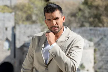 Miloš, Gospodin Savršeni samo za čitateljice Žena.hr pročitao svoju pjesmu Spas