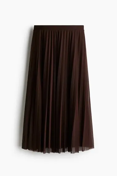 Kako nositi plisiranu suknju? Modni adut za ležerne i elegantne kombinacije