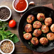 Recept za sočne kuglice od piletine iz pećnice koje će voljeti i najmlađi