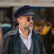 Kao iz filma: Muškarac na špici u vintage kombinaciji nije prošao nezapaženo