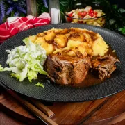 Recept za mekanu svinjsku vratinu iz pećnice s bogatim umakom