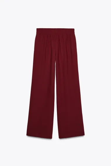 Od trapera do lepršavih tkanina: Zara ima stylish komplete