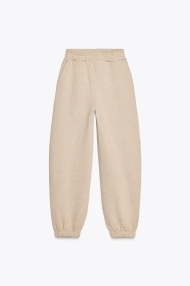 Od trapera do lepršavih tkanina: Zara ima stylish komplete