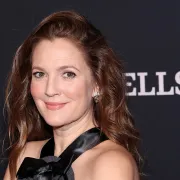 Drew Barrymore dobila svoju Pantone boju. Hoće li postati novi hit?