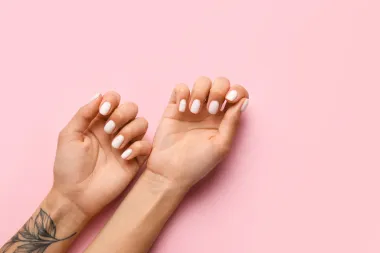Minimalizam na noktima: Milky manikure unose sofisticiranost u svaki dan