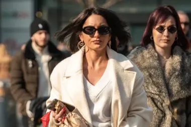 Nosi nam se bijela boja: Dame sa špice iz bundi uskočile u trendi kapute